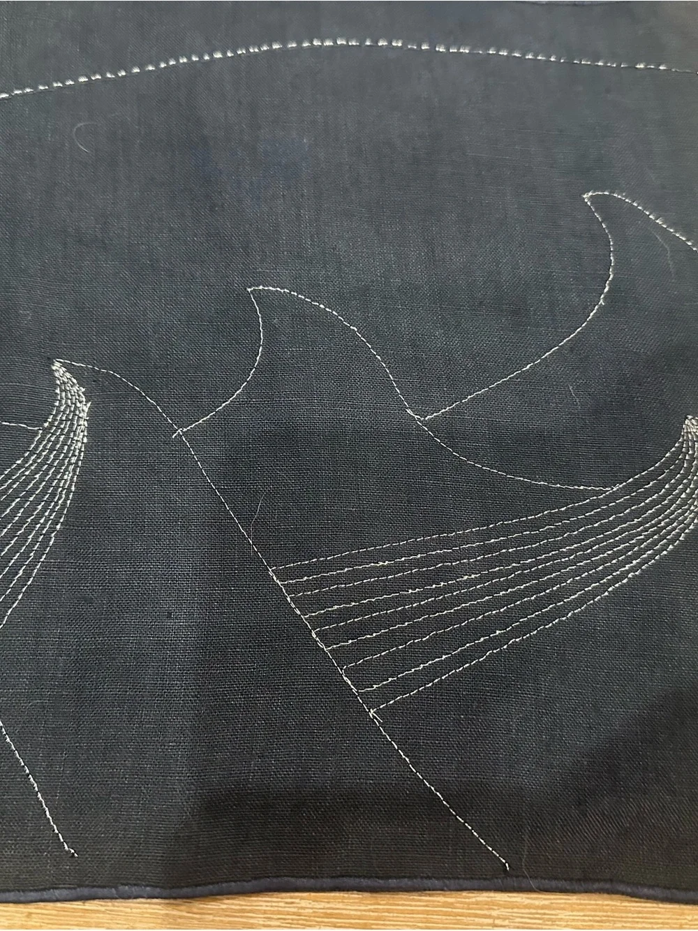 Modern Navy Blue Linen Cloth Napkins Set – Silver Embroidered Abstract Wave